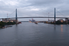 Frachtschiffsreise-Hamburg-Hafen-am-Abend-bild04
