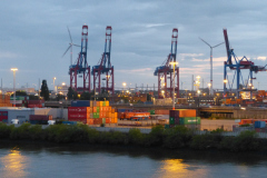 Frachtschiffsreise-Hamburg-Hafen-am-Abend-bild05