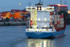 Frachtschiffsreise-Hamburg-Hafen-am-Abend-bild07