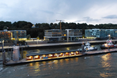 Frachtschiffsreise-Hamburg-Hafen-am-Abend-bild09