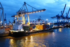 Frachtschiffsreise-Hamburg-Hafen-am-Abend-bild12